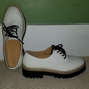 Urban Outfitters White Oxford shoe